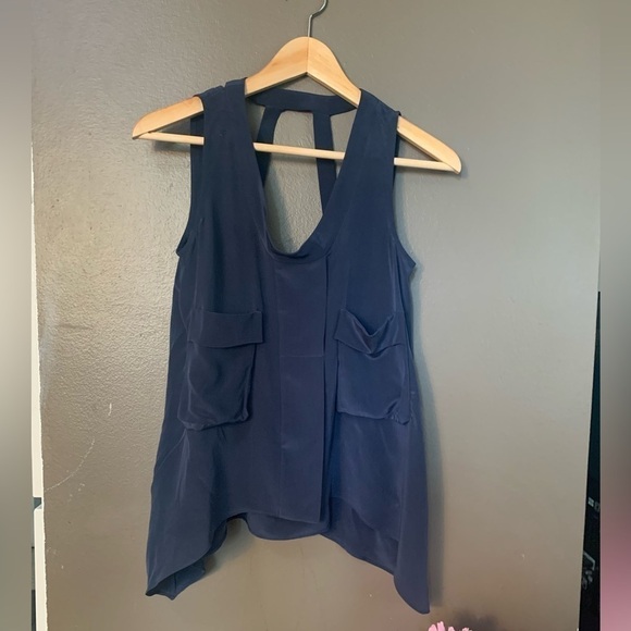 Beautiful BCBG MAXAZARIA 100% Silk tank - Xsmall - Picture 3 of 8